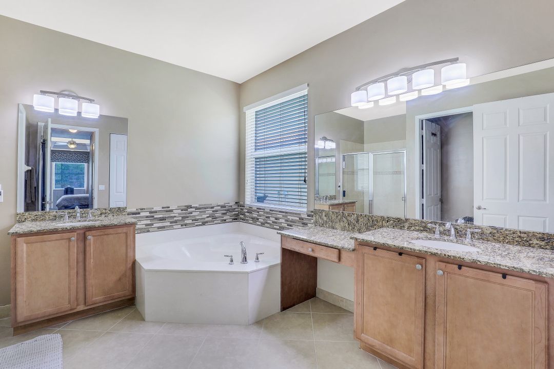10157 Silver Maple Ct, Fort Myers, FL 33913