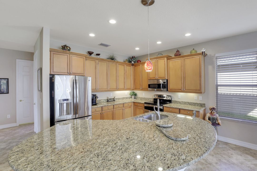 10106 Mimosa Silk Dr, Fort Myers, FL 33913