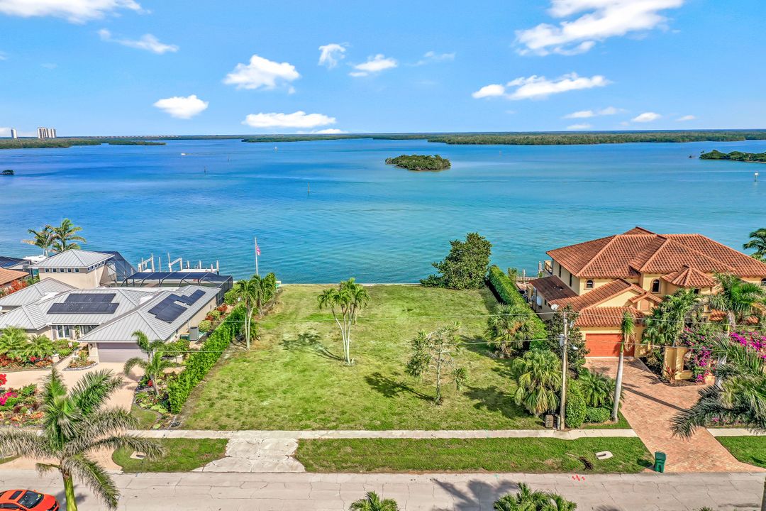 1457 Butterfield Ct, Marco Island, FL 34145