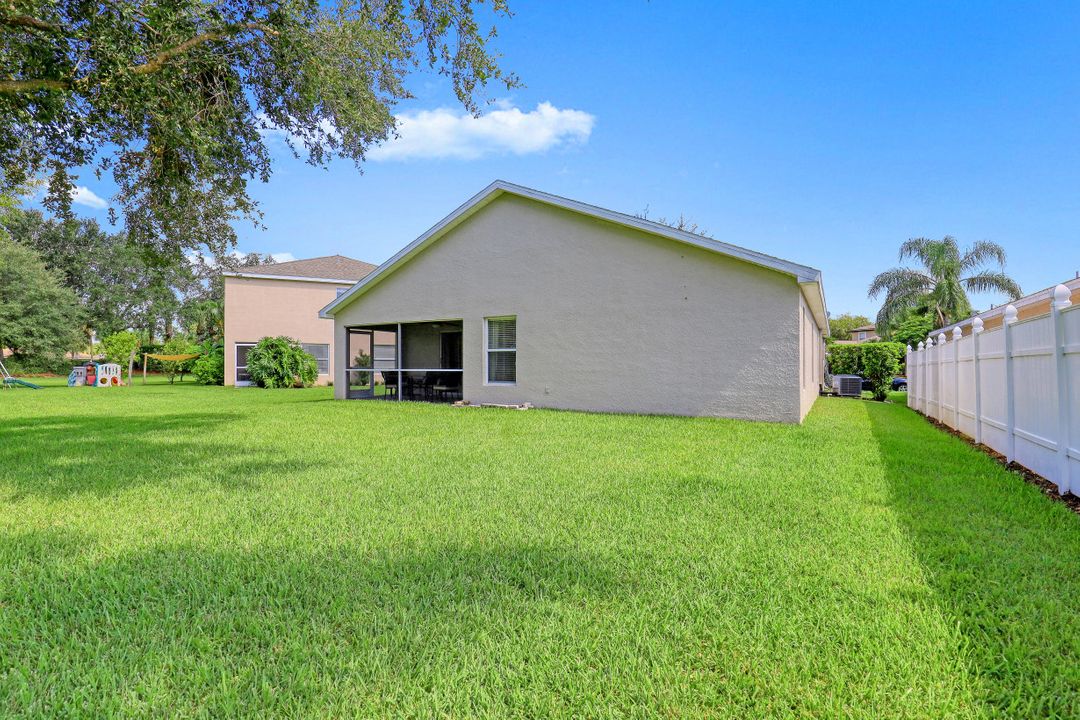 11386 Lake Cypress Loop, Fort Myers, FL 33913