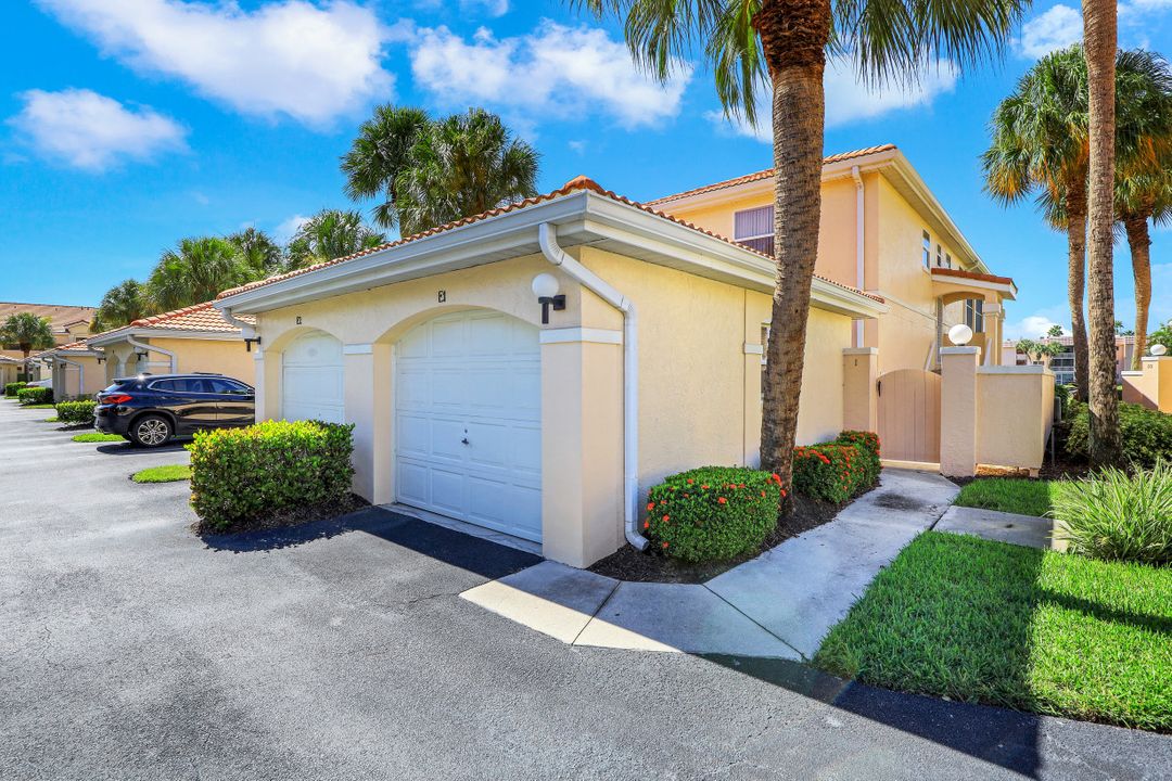 524 Woodshire Ln #E1, Naples, FL 34105