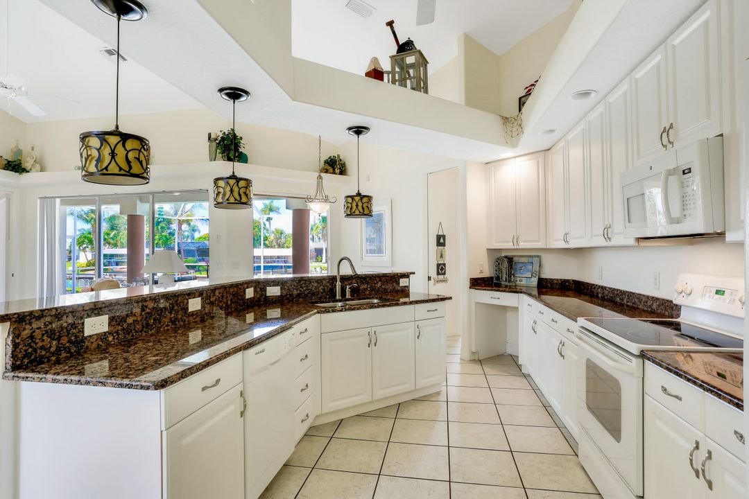 5218 Skyline Blvd, Cape Coral, FL 33914