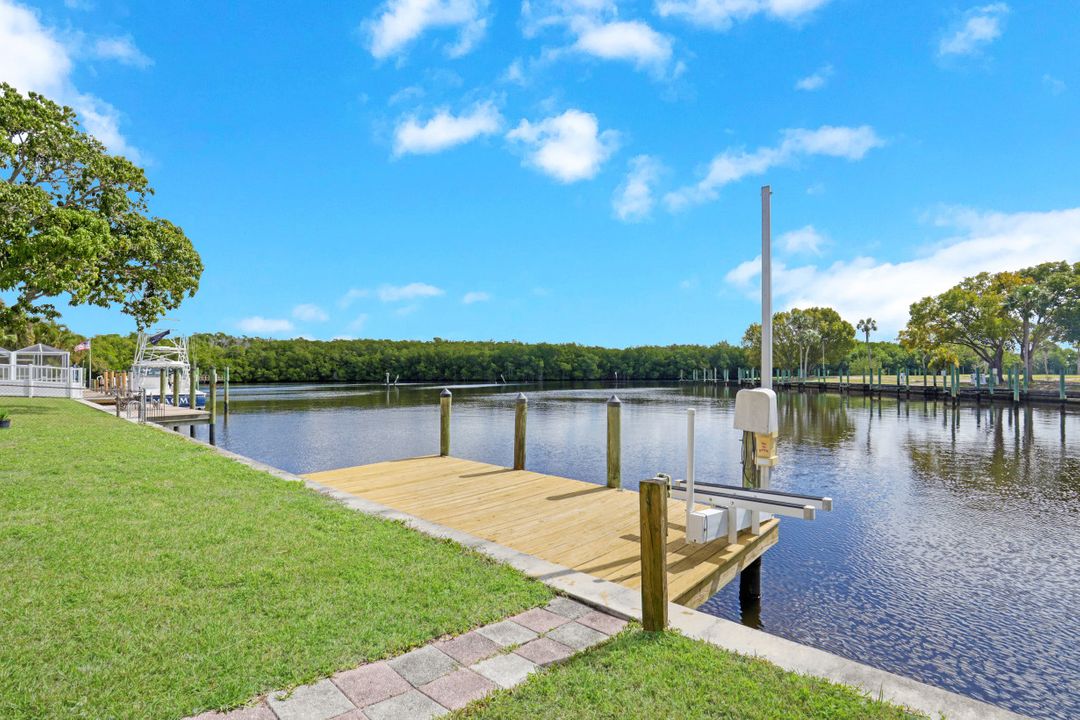 4302 Harbour Ln, North Fort Myers, FL 33903