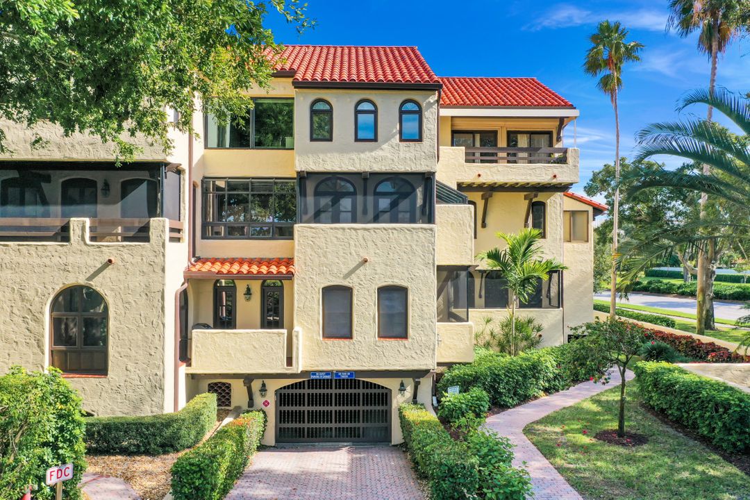 5850 Pelican Bay Blvd #D, Naples, FL 34108