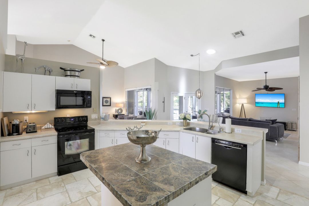 316 Lambton Ln, Naples, FL 34104