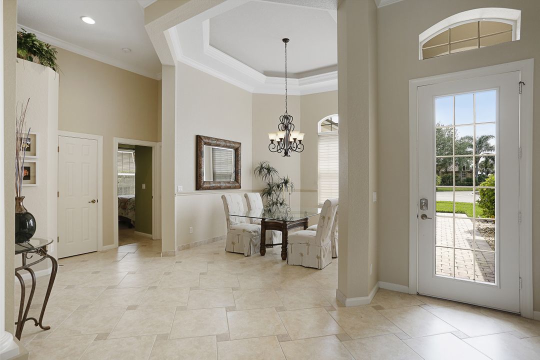 8821 Spinner Cove Ln, Naples, FL 34120