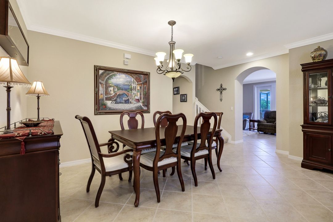 1662 Birdie Dr, Naples, FL 34120