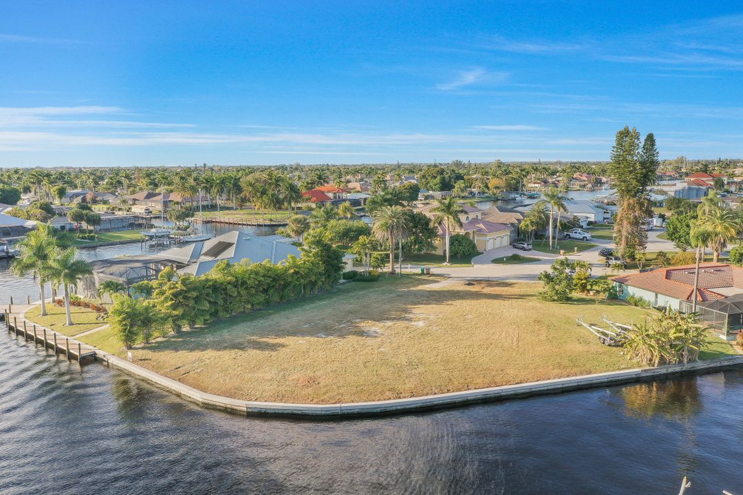 5059 Saxony Ct, Cape Coral, FL 33904