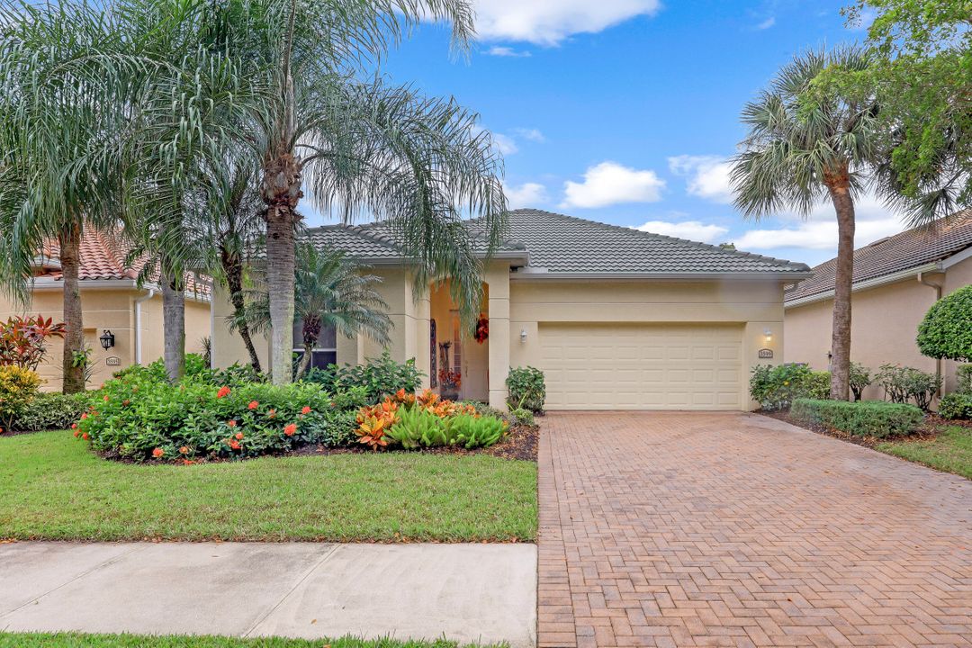 3599 Grand Cypress Dr, Naples, FL 34119