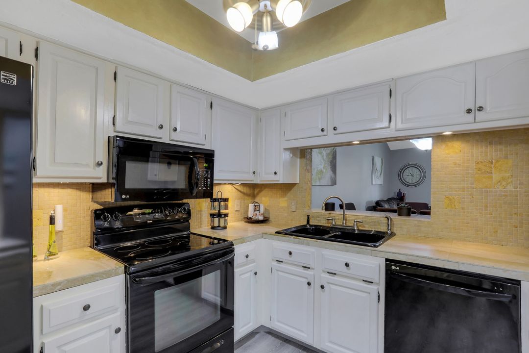 2091 Pine Isle Ln, Naples, FL 34112