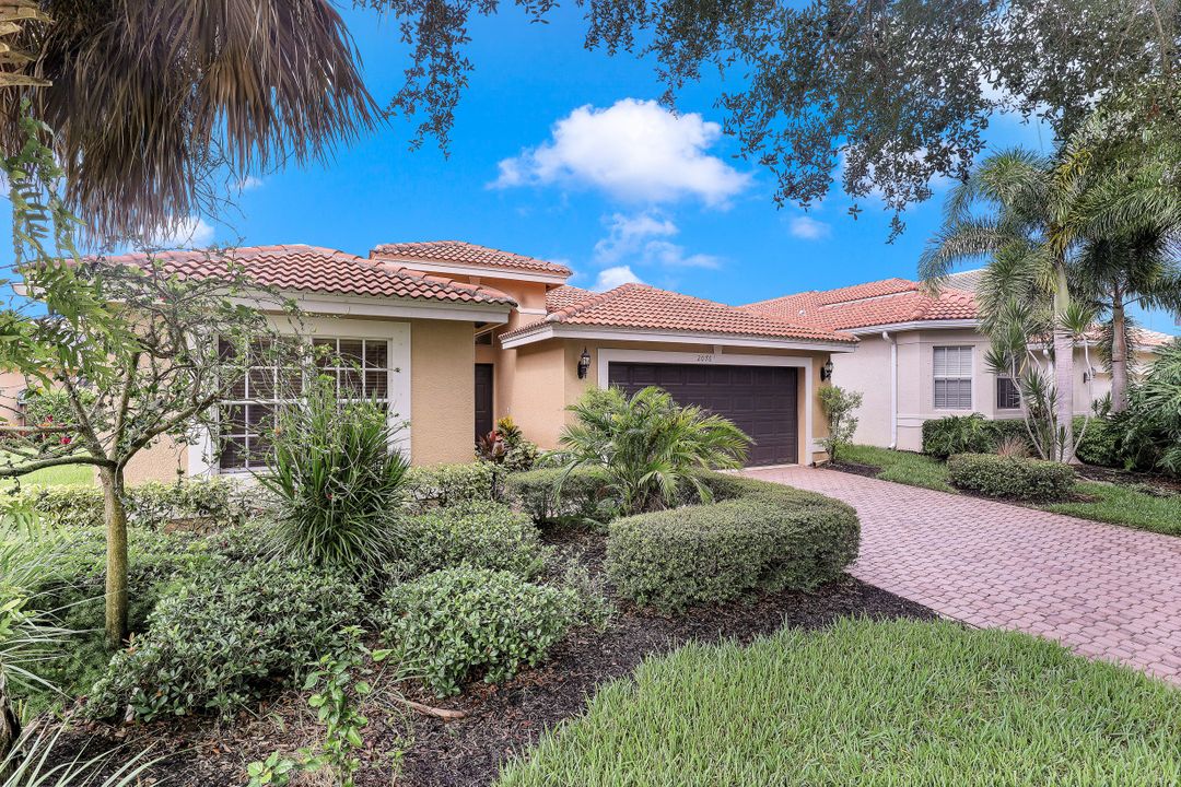 2076 Isla De Palma Cir, Naples, FL 34119