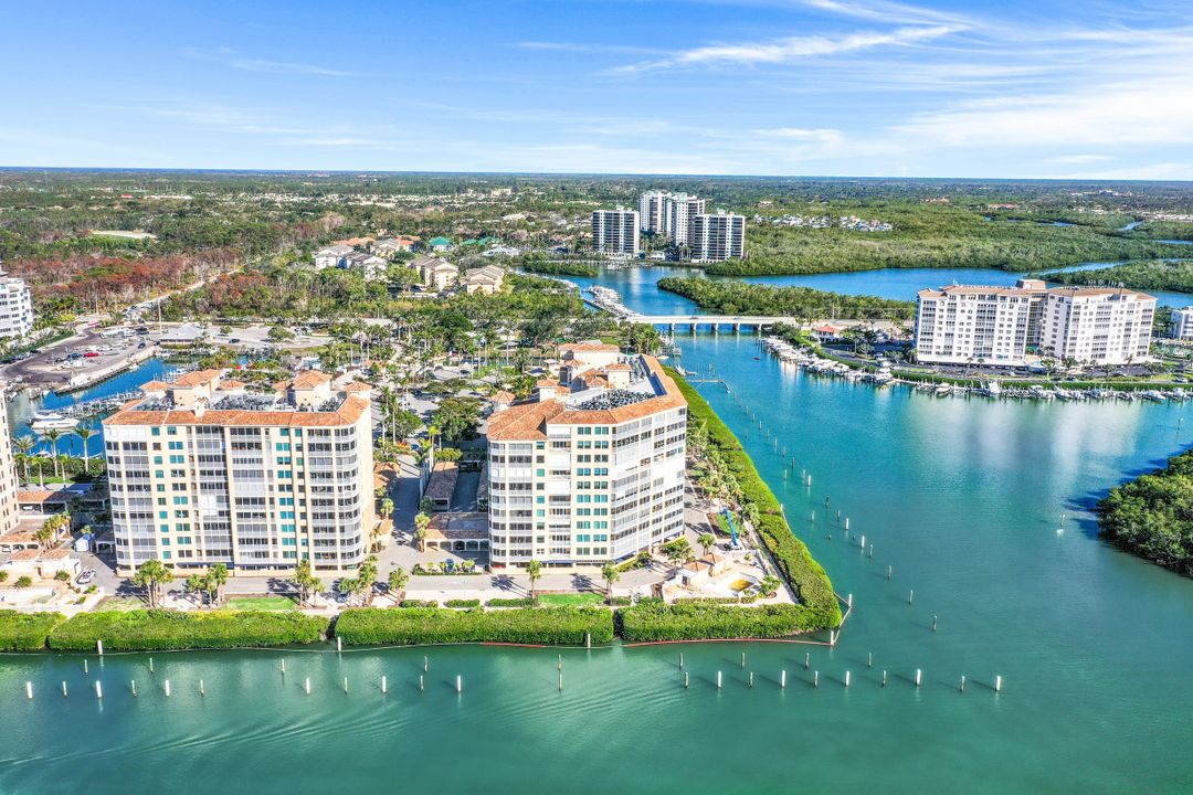 425 Dockside Dr #906, Naples, FL 34110