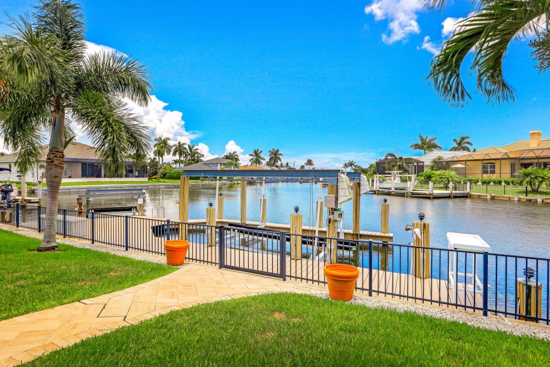 1552 Buccaneer Ct, Marco Island, FL 34145