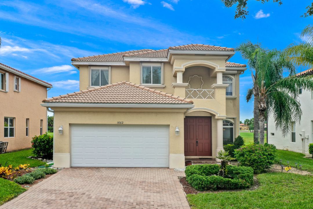 1662 Birdie Dr, Naples, FL 34120