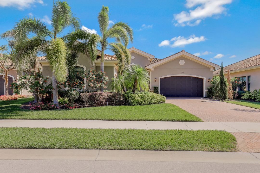 2748 Crystal Way, Naples, FL 34119