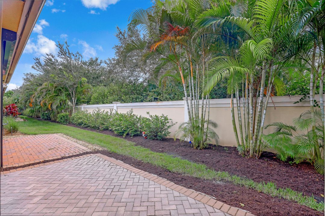 13395 Silktail Dr, Naples, FL 34109