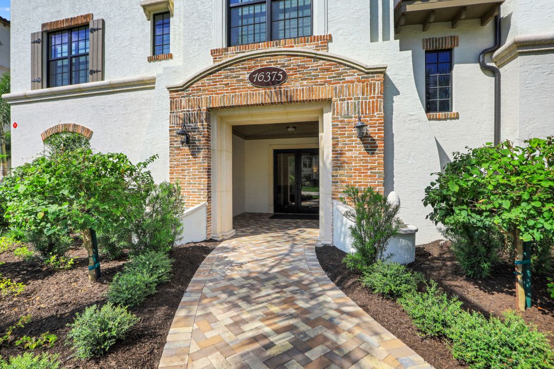 16375 Viansa Way #202, Naples, FL 34110