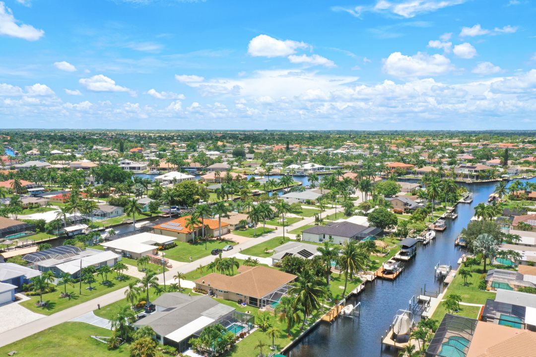 5241 Stratford Ct, Cape Coral, FL 33904