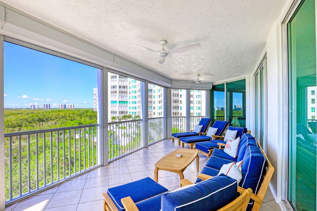 295 Grande Way #404, Naples, FL 34110