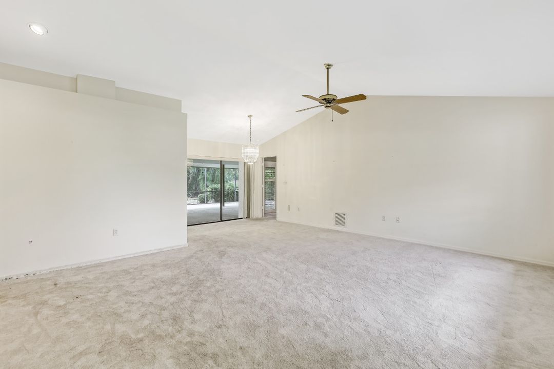 58 Willoughby Dr, Naples, FL 34110