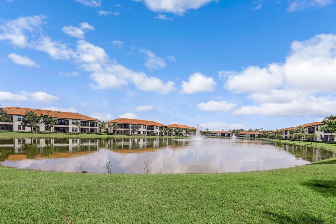 15098 Palmer Lake Cir #105, Naples, FL 34109