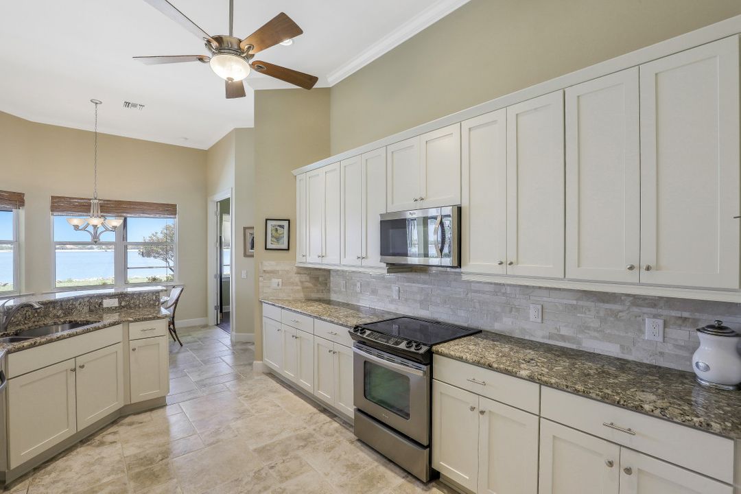 9075 Graphite Cir, Naples, FL 34120