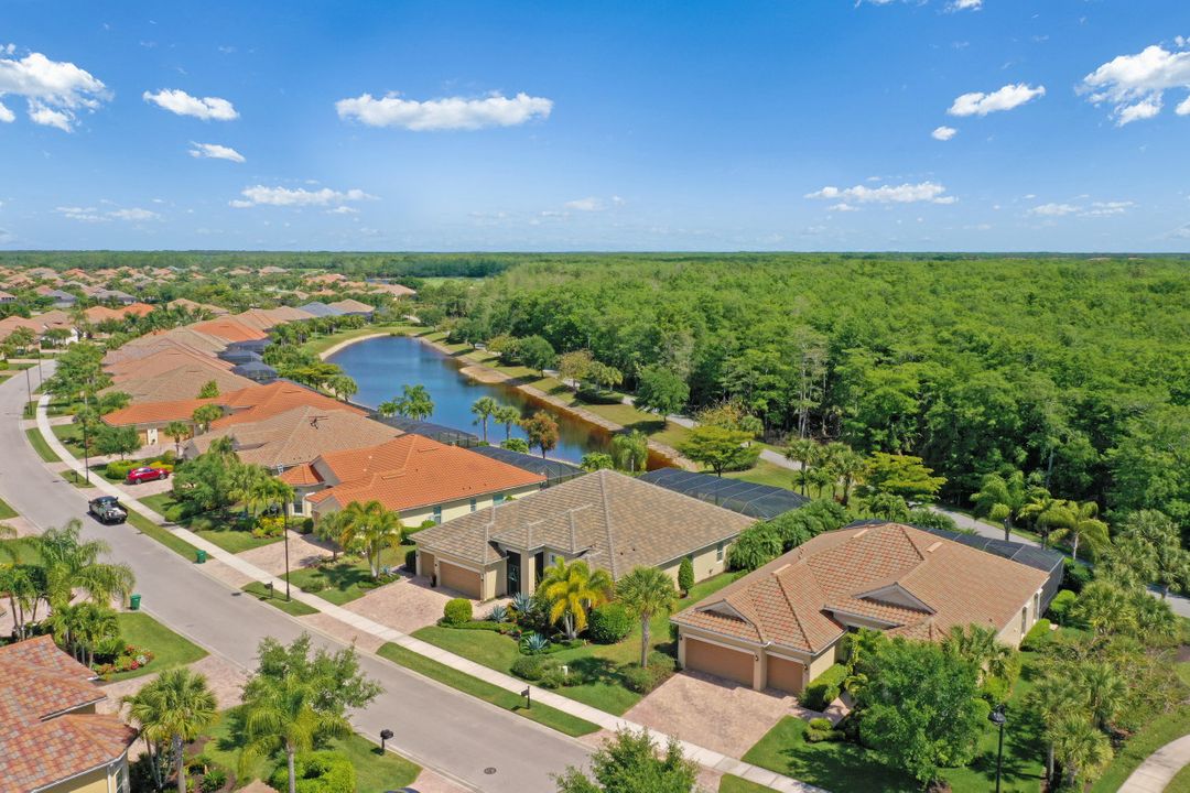 8962 Quarry Dr, Naples, FL 34120