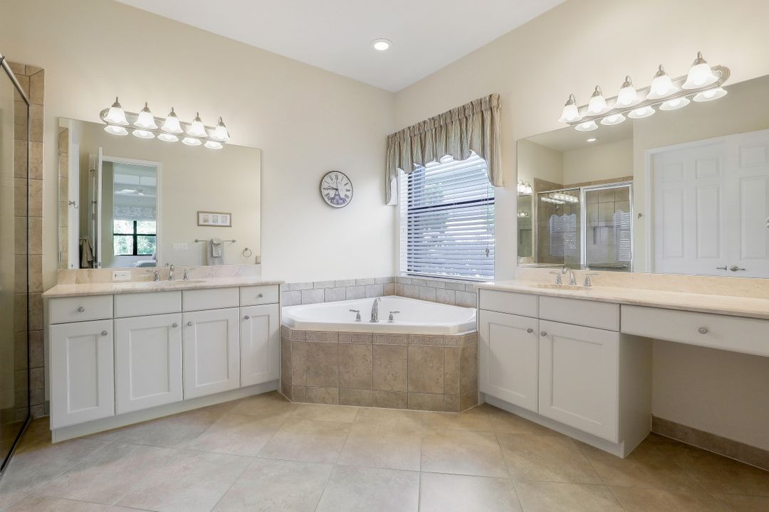 3921 Glacier Ct, Naples, FL 34119