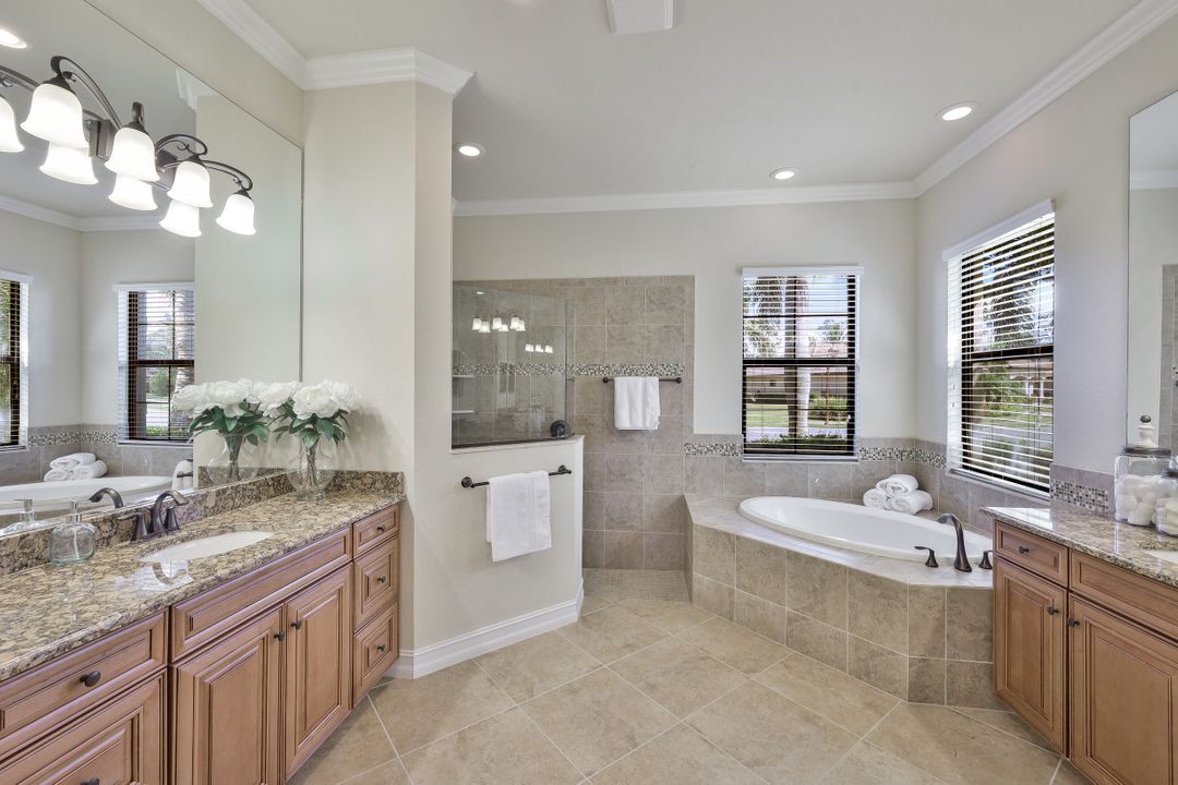 9563 Firenze Cir, Naples, FL 34113