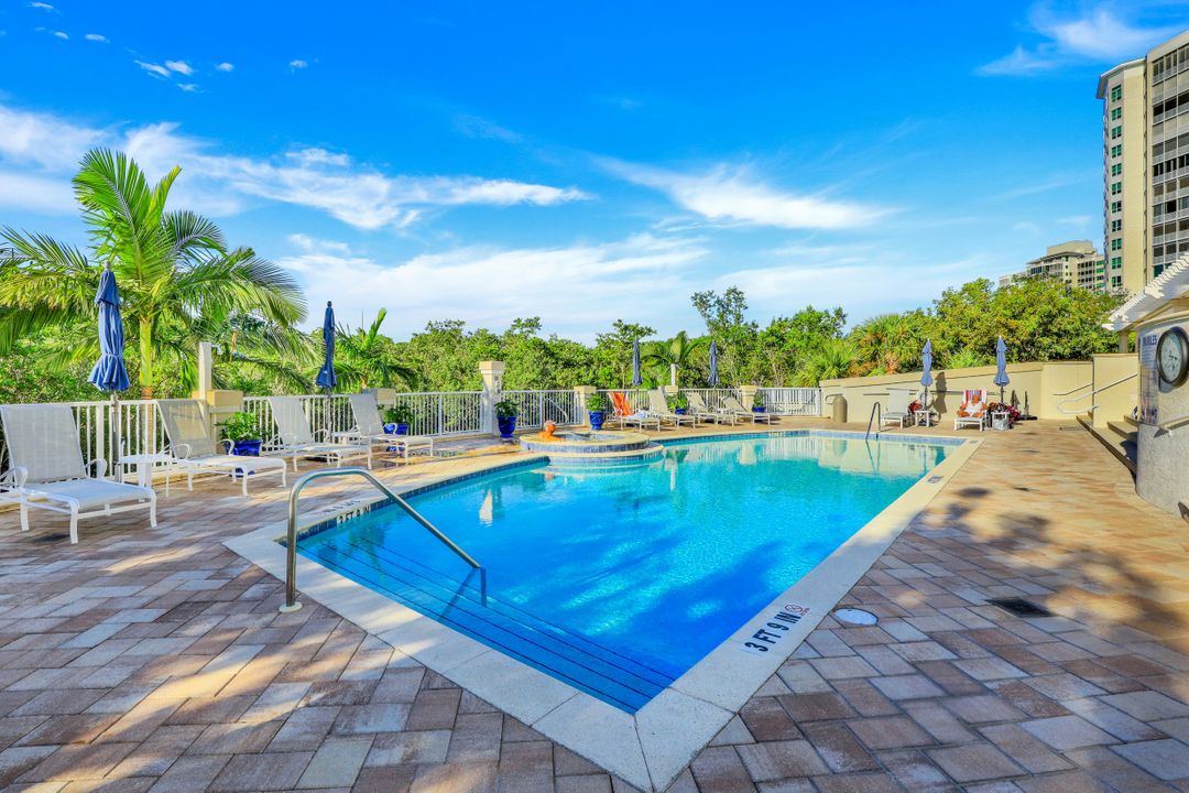 295 Grande Way #905, Naples, FL 34110