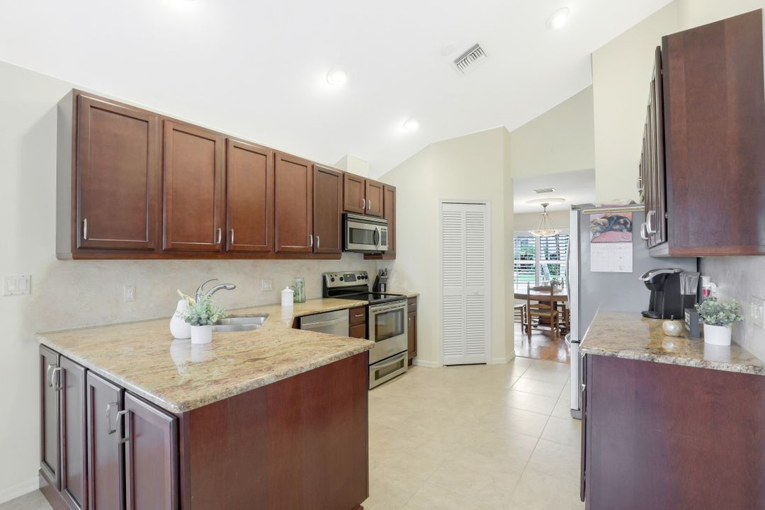 11431 Waterford Village Dr, Fort Myers, FL 33913