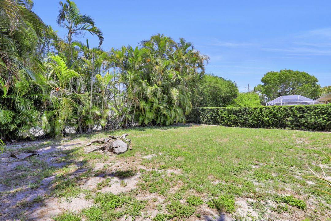 553 102nd Ave N, Naples, FL 34108