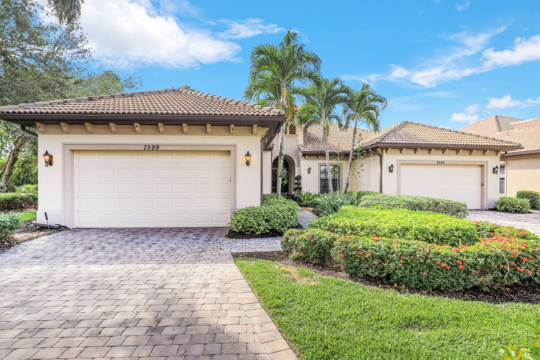 7599 Moorgate Point Way, Naples, FL 34113