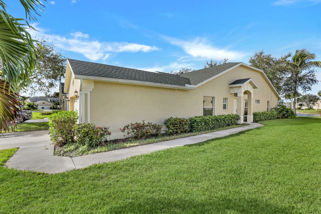 8388 Ibis Cove Cir, Naples, FL 34119