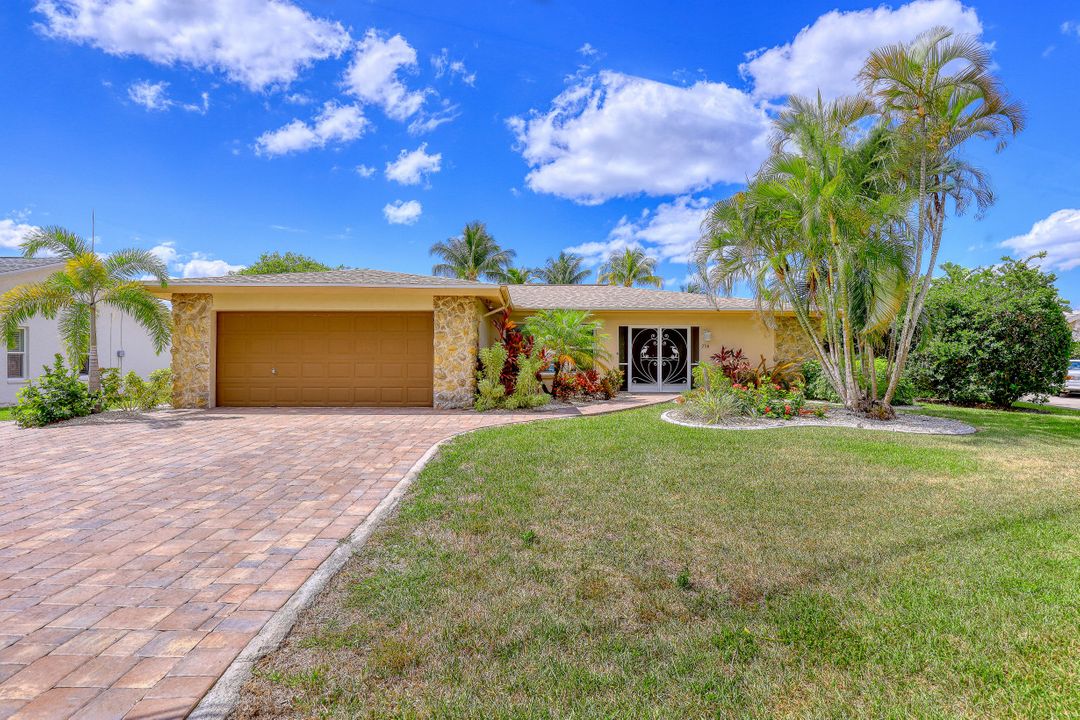 256 Bayshore Dr, Cape Coral, FL 33904