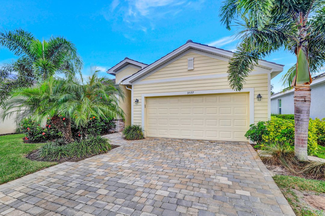 9577 Mirada Blvd, Fort Myers, FL 33908