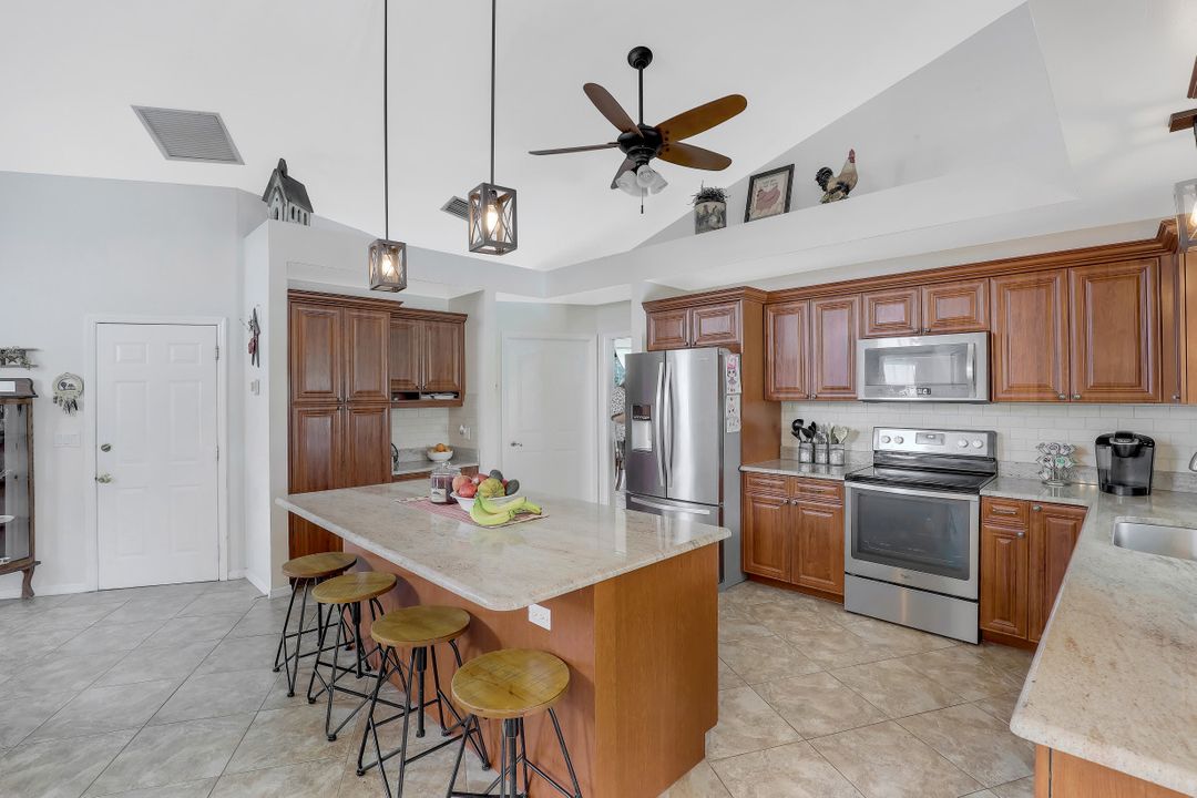 6830 Highland Pines Cir, Fort Myers, FL 33966