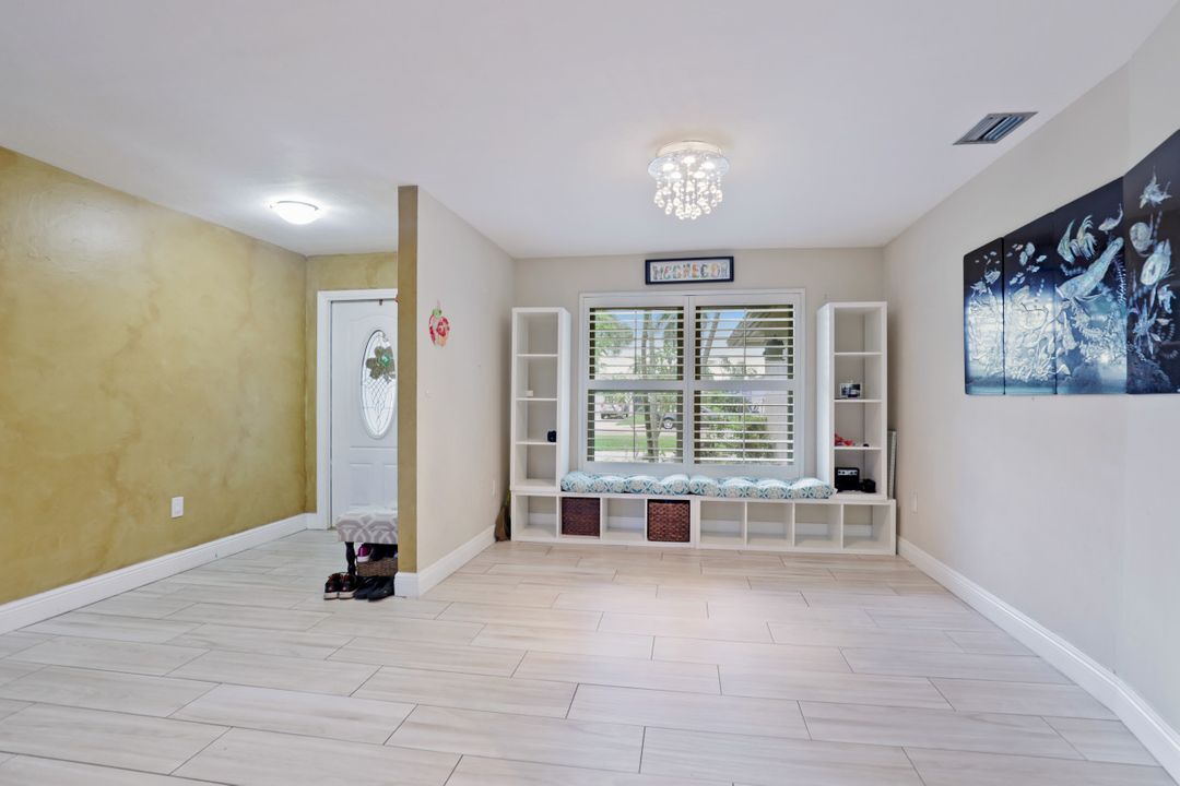 4428 Beechwood Lake Dr, Naples, FL 34112