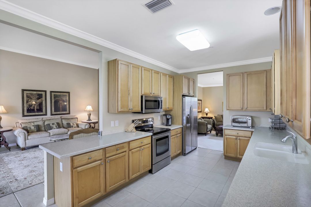 7060 Bay Woods Lake Ct #201, Fort Myers, FL 33908