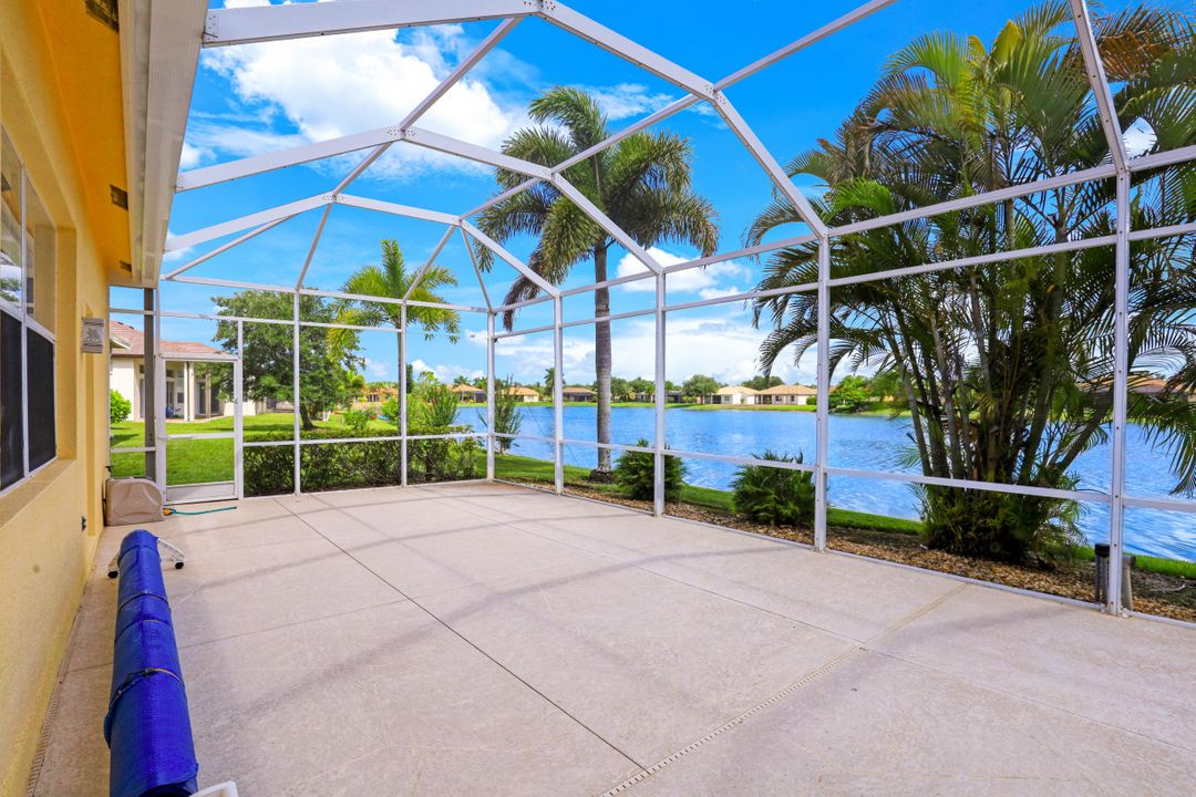 995 Chesapeake Bay Ct, Naples, FL 34120