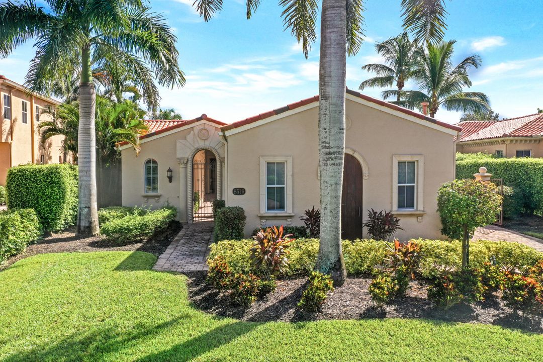 8516 Bellagio Dr, Naples, FL 34114