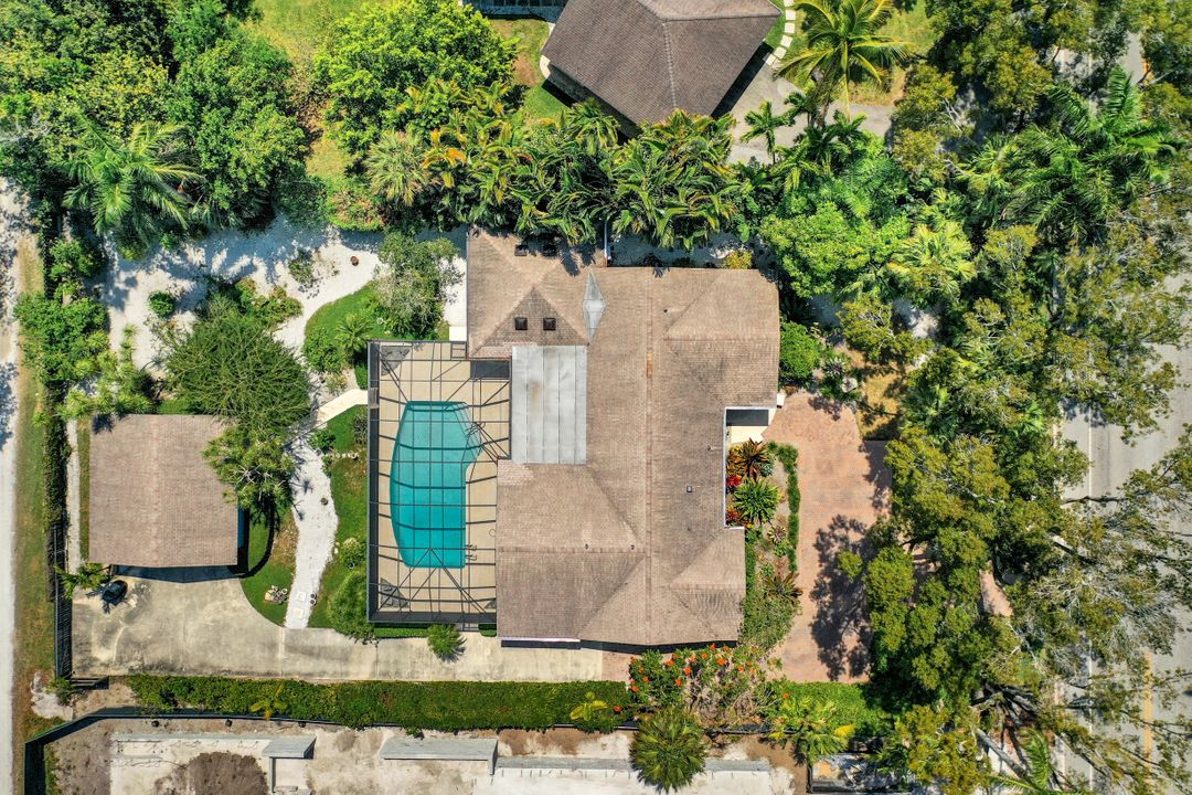 1705 Gordon Dr, Naples, FL 34102