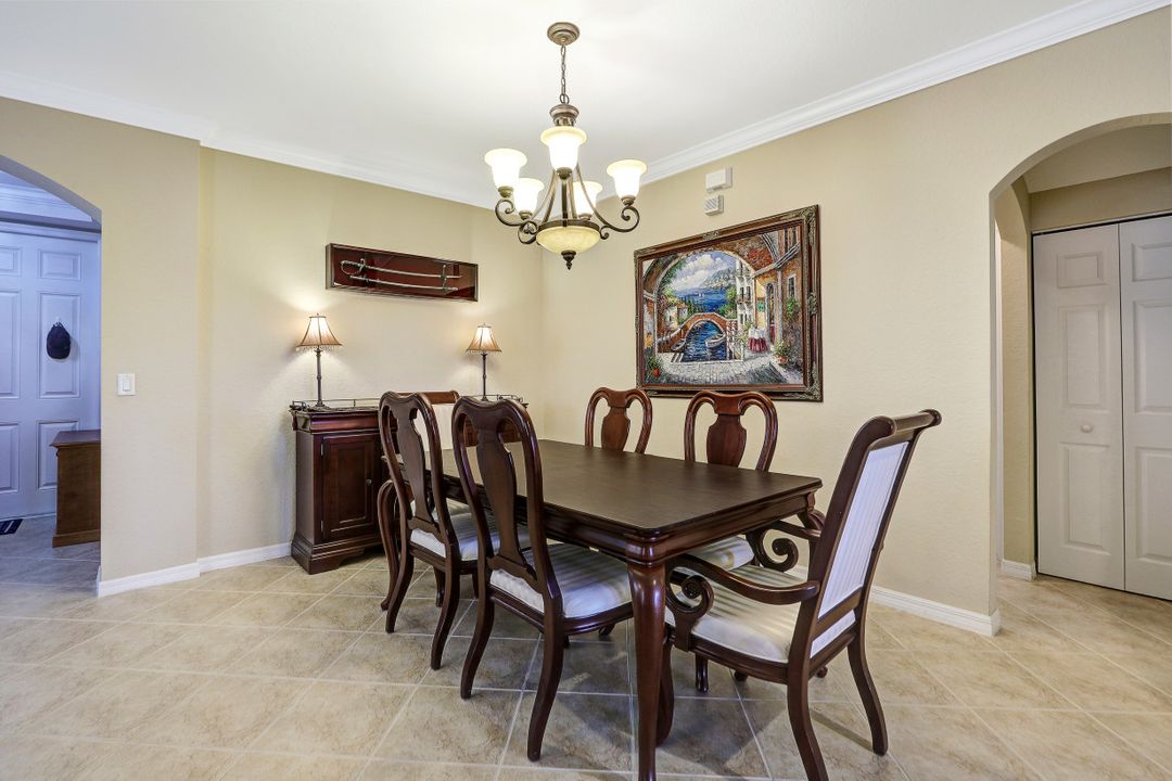 1662 Birdie Dr, Naples, FL 34120