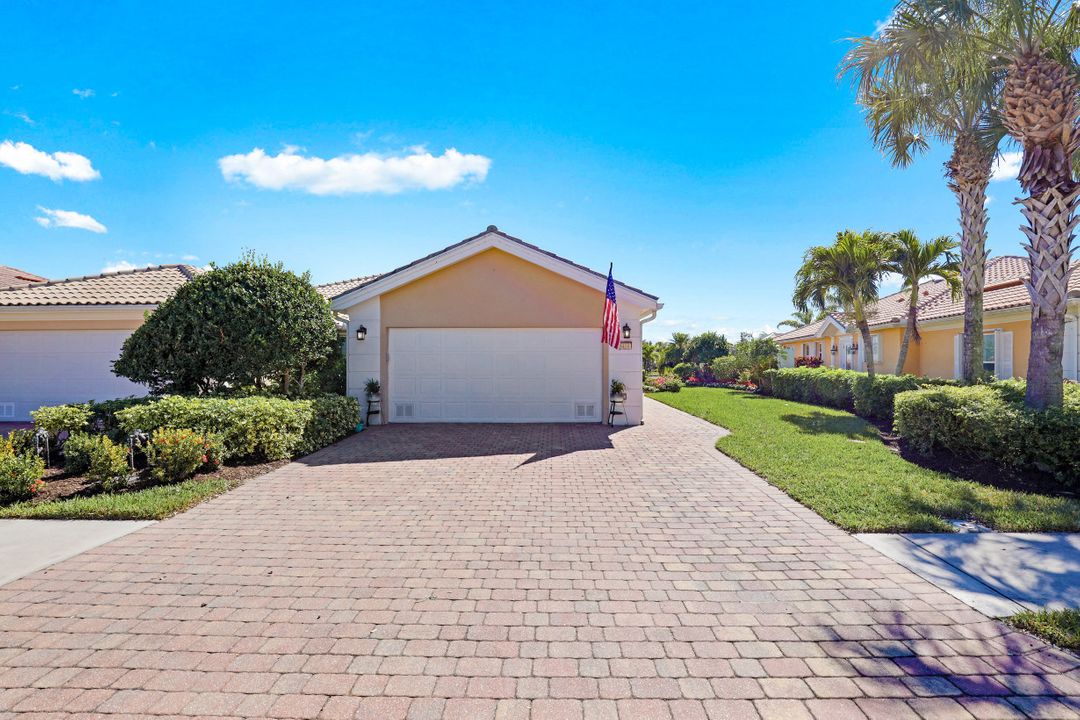 8404 Borboni Ct, Naples, FL 34114