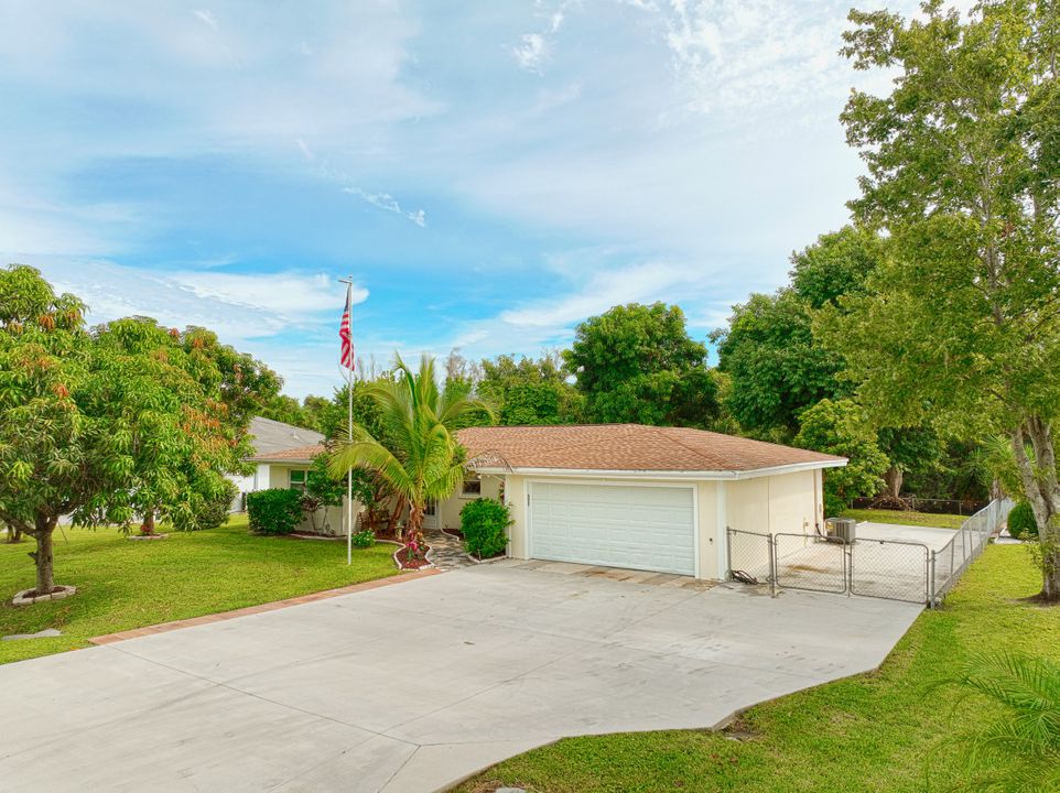 1340 Harbor View Dr, North Fort Myers, FL 33917