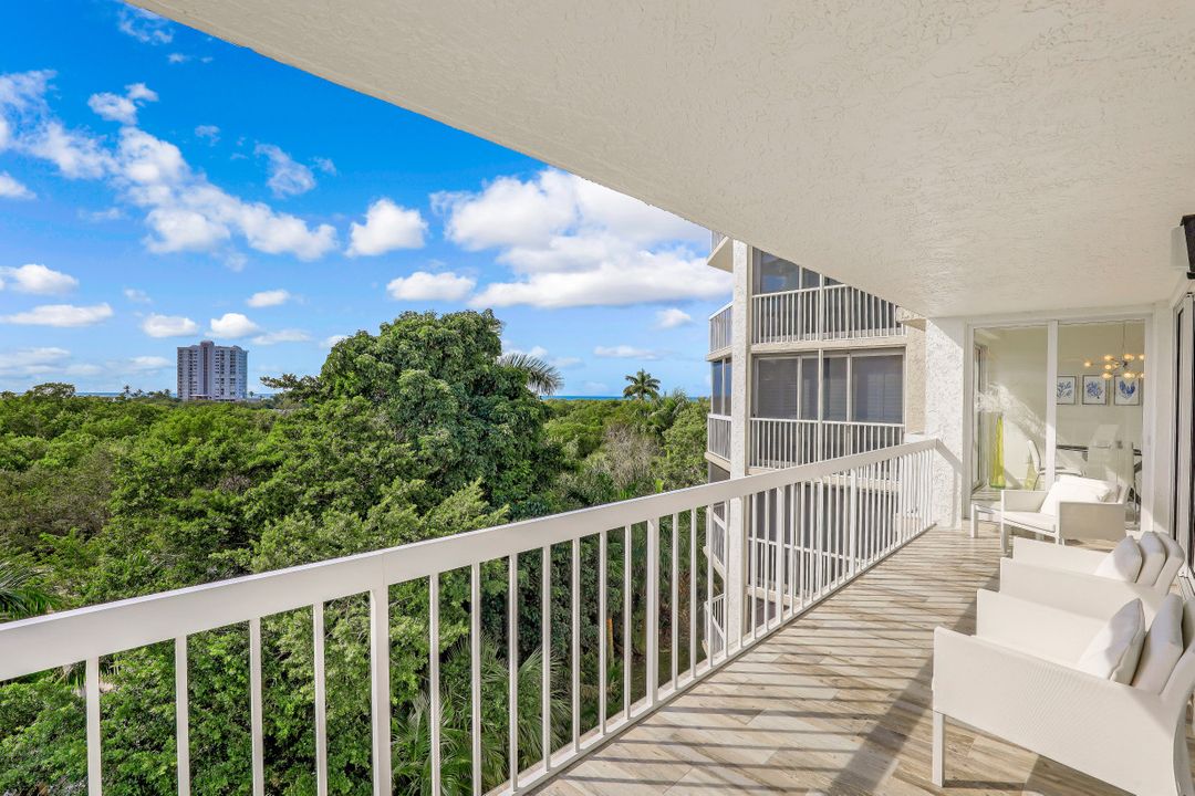 5501 Heron Point Dr #301, Naples, FL 34108