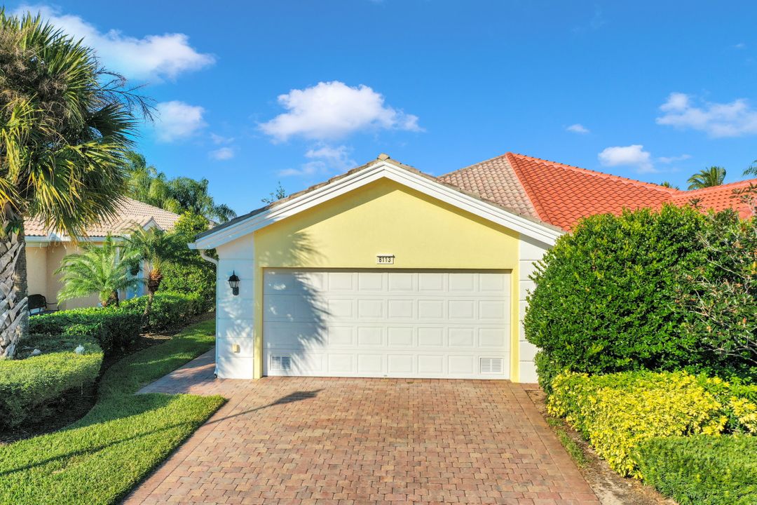 8113 Xenia Ln, Naples, FL 34114