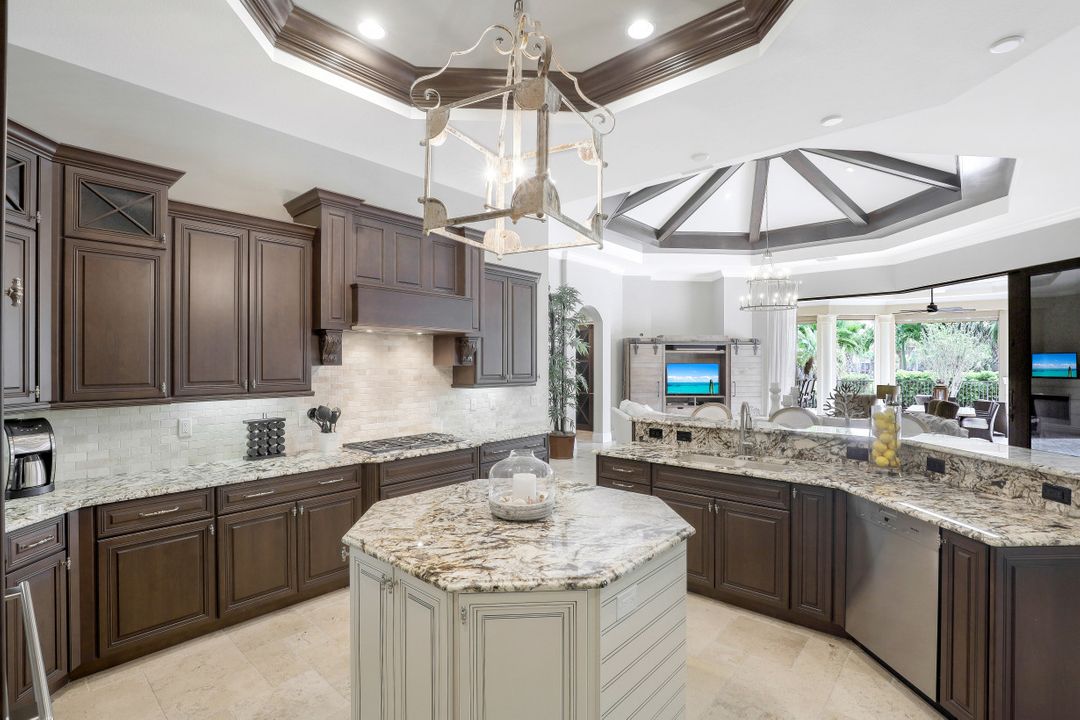 3832 Isla Del Sol Way, Naples, FL 34114