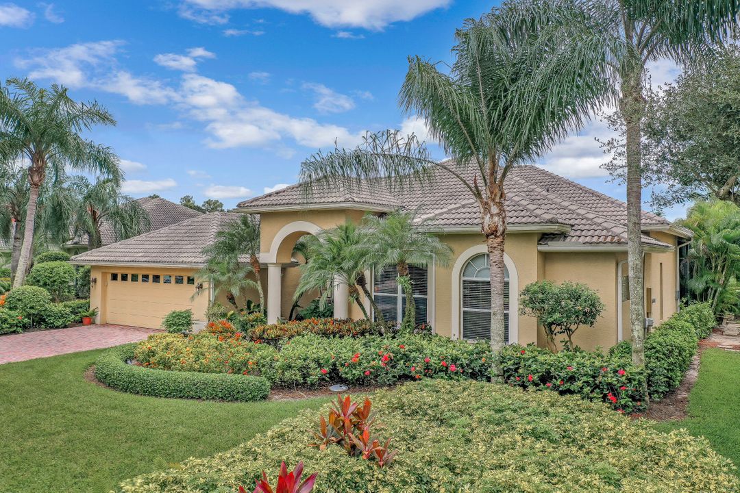 581 Wedgewood Way, Naples, FL 34119