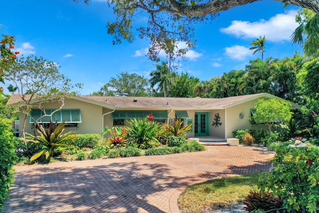 1705 Gordon Dr, Naples, FL 34102